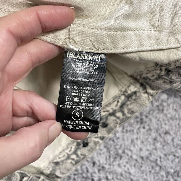 Blank NYC Women Snake Skin Print Button Up Cream Denim Jacket Women's Size Small - Picture 3 of 10